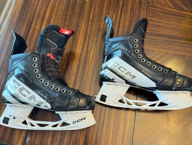 White Custom CCM JetSpeed FT6 Pro Hockey Skates Regular Width 7.5 (Used)