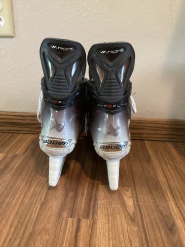 Bauer Vapor Hyperlite 2 Hockey Skates Regular Width 7 (Used)