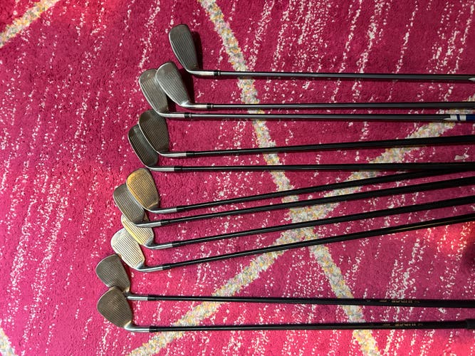 Men's Right Handed Iron Set (Used)