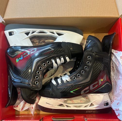 Red 2025 CCM JetSpeed FT8 Pro Hockey Skates Regular Width Pro Stock 8 (New)