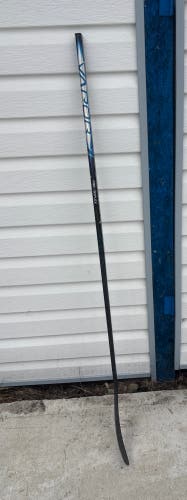 Youth Bauer Vapor Flylite Right Handed Hockey Stick P92 30 Flex (New)