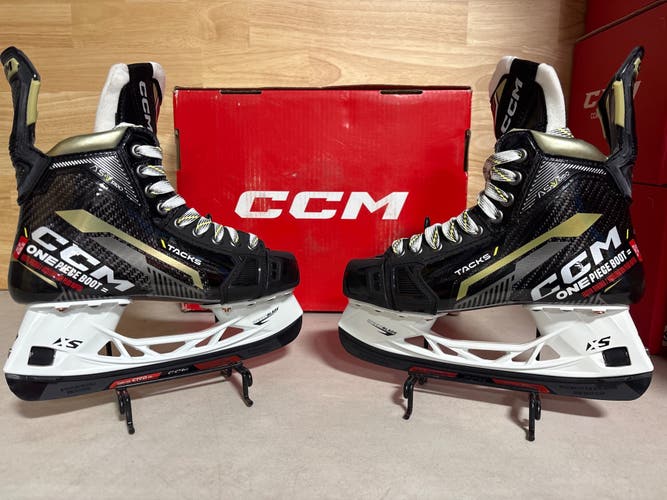 Black 2022 CCM AS-V Pro Hockey Skates Regular Width Size 5 (New)