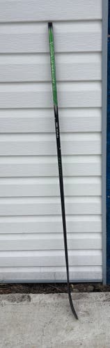 Junior Bauer Vapor Flylite Right Handed Hockey Stick P28 40 Flex (New)
