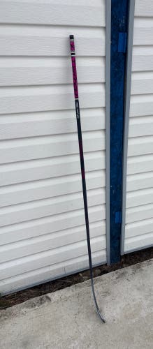 Junior Bauer Twitch Right Handed Hockey Stick P28 40 Flex (New)