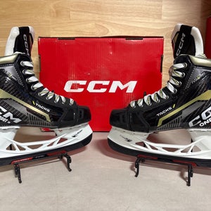 2022 CCM AS-V Pro Hockey Skates Size 4 (New)