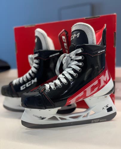 CCM JetSpeed FT4 Pro Stock Hockey Skates - Senior 8 / Tapered (Like New)