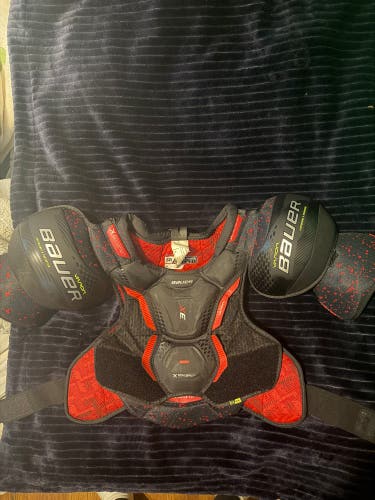 Men's Medium Senior Bauer Vapor 3X Shoulder Pads (Used)