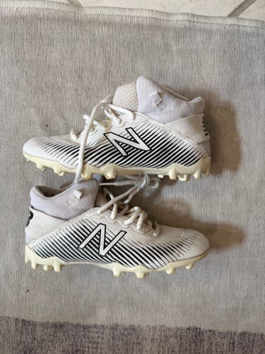White Unisex 5.5Y (Big Kids / Youth) Youth New Balance Freeze (Used)