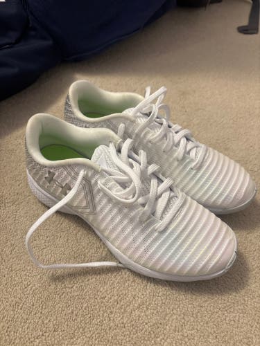 White Women's Size W 8.0 Adult Under Armour Shoes (New)