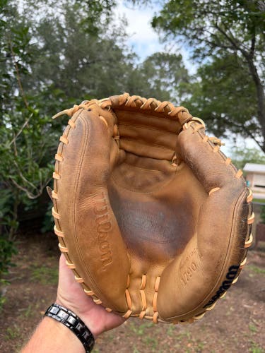 Wilson A2000 RH Catcher's Baseball Glove 34" (Used)