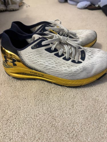 Notre Dame White Unisex Size M 7.0/ W 8.5 Adult Under Armour HOVR Sonic Shoes (Used)