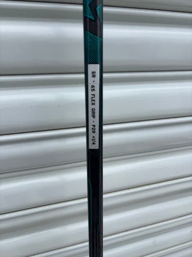 Intermediate CCM Vizion Right Handed Hockey Stick P29+1/4 65 Flex (New)
