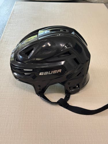 Medium Bauer Re-Akt 155 Helmet (Lightly Used)