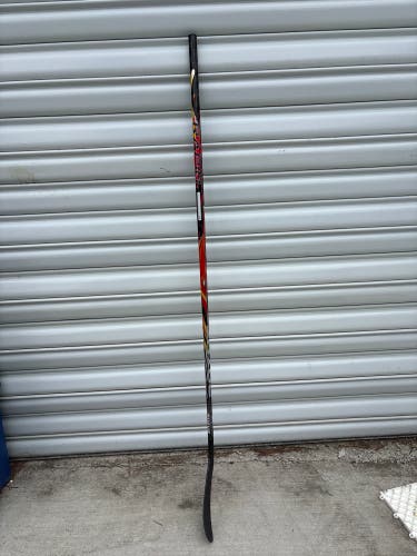 Senior Right Handed Hockey Stick P28 70 Flex (New)