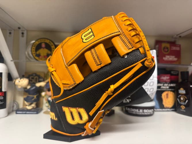 Wilson A2000 G5 11.75” Oct. 2021 GOTM Jake Cronenworth Model