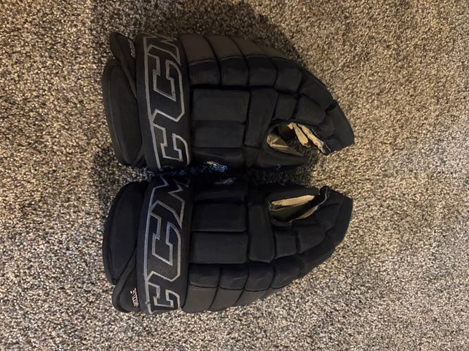 Oakland Junior Grizzlies CCM Gloves 15" Pro Stock (Used)