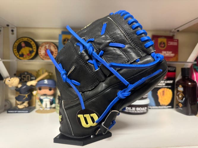 Wilson A2000 CK22 RH Pitcher's Baseball Glove 11.75" (Used)