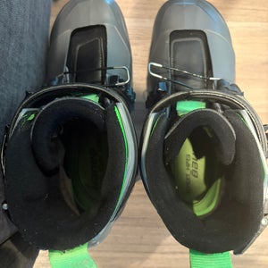 Gray 2024 Bauer Hockey Skates 8 (Used)