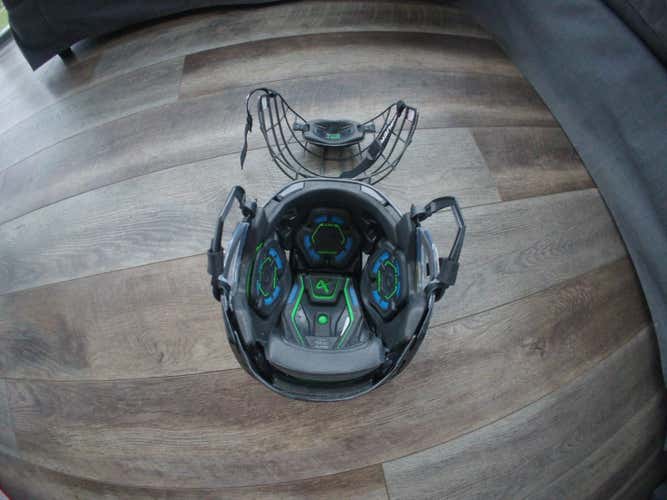 Medium Bauer Re-Akt 155 Helmet (Used)