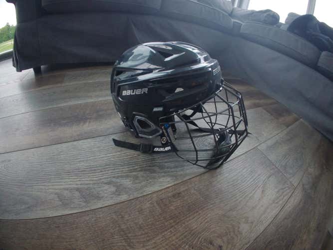 Medium Bauer Re-Akt 155 Helmet (Used)