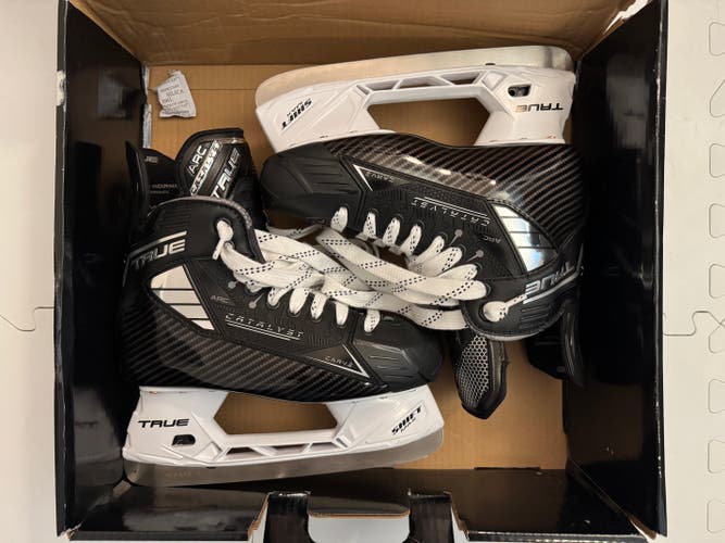 True Catalyst Arc Hockey Skates, Size 6.5 Wide (New)