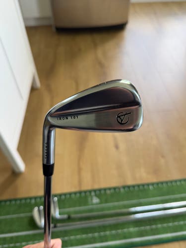 Men's 2023 101 Left Hand Iron Set Stiff Flex (Used)