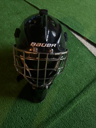 Senior Medium Bauer 950X Goalie Mask (Used)