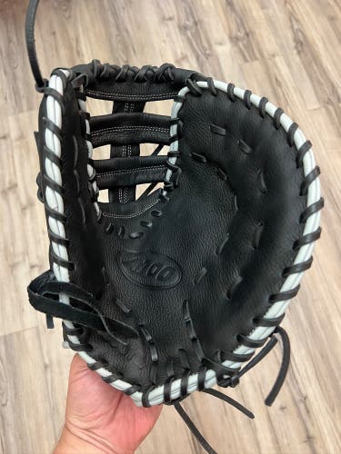Wilson A700 RH First Base Baseball Glove 12" (New)