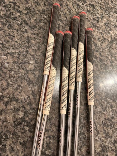 Men's 2018 TaylorMade M4 Right Handed Iron Set Stiff Flex (Used)