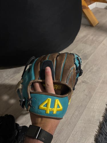 Custom 2021 44 Pro Signature Series RH Infield Baseball Glove 9.5" (Used)