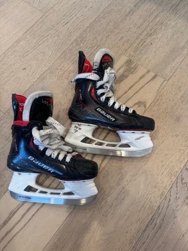 Black 2021 Bauer Vapor 3X Pro Hockey Skates Regular Width Size 1 (Used)