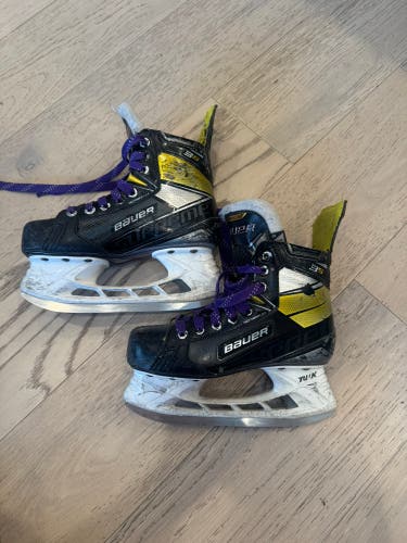 Black/Yellow 2020 Bauer Supreme 3S Hockey Skates Regular Width Size 2.5 (Used)