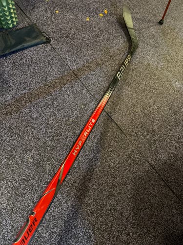 Junior Bauer Vapor Hyperlite 2 Left Hand Hockey Stick P28 50 Flex (Used)