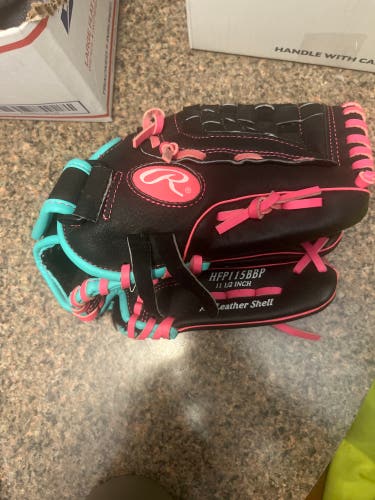 2025 Rawlings Sure Catch RH Softball Glove 11.5" (used in 1 practice)
