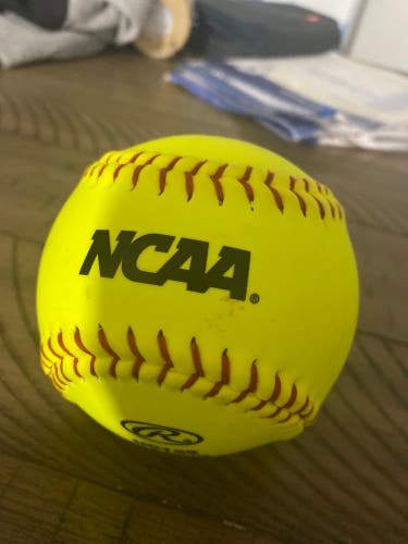 Rawlings NCAA NC12S Training Softball (Like New)