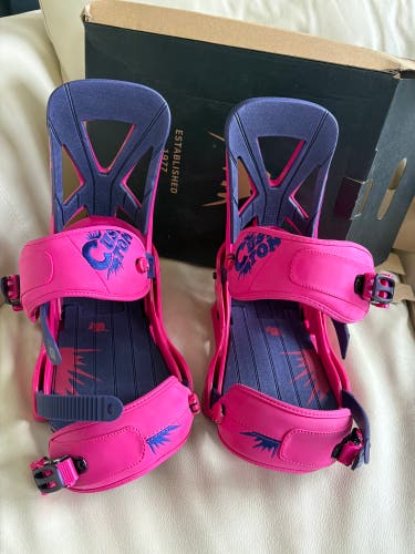 Women's Medium Burton custom Snowboard Bindings (New)