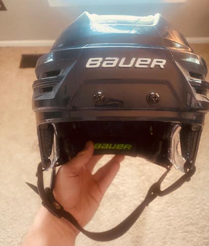 Large Bauer Re-Akt 85 Helmet (Used)