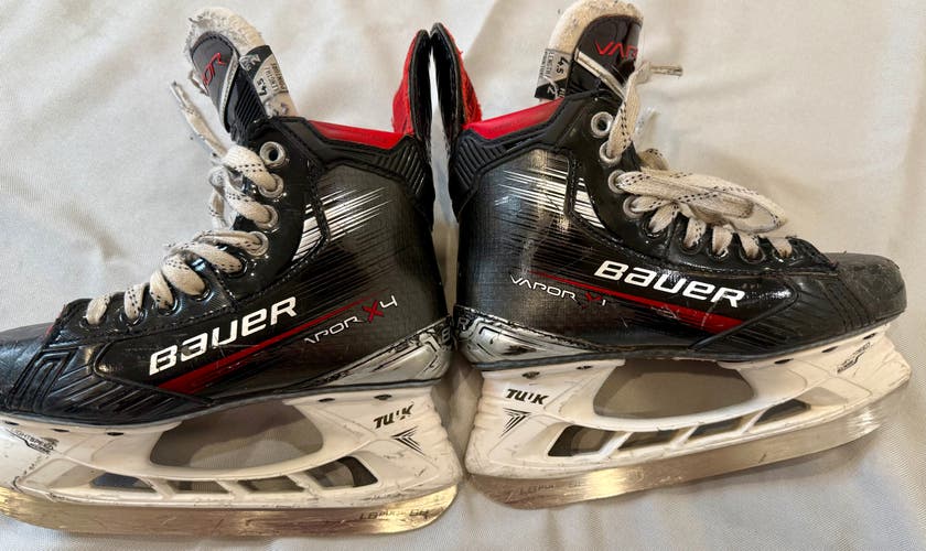 Bauer Vapor 4 Hockey Skates Regular Width Size 4.5 (Used)