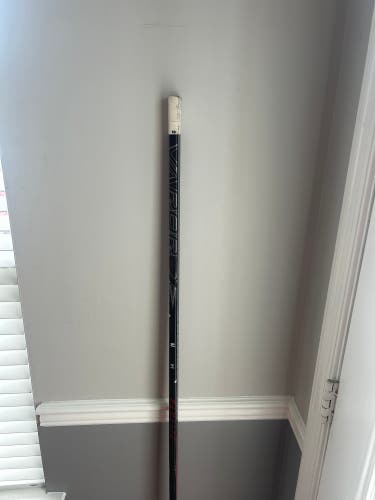 Senior Bauer Vapor Flylite Right Handed Hockey Stick P28 70 Flex (Used)