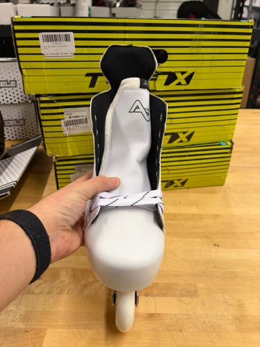 New Alkali Regular Width Size 9 Cele III Inline Skates