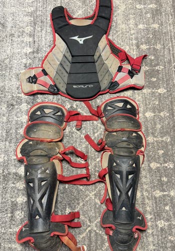 Red Mizuno Samurai Catcher's Set (Used)