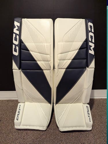 33" CCM EFlex 6.9 Goalie Leg Pads (Used)