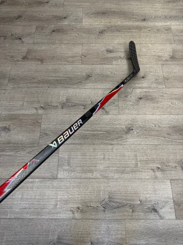 Senior Bauer Vapor Flylite Left Hand Hockey Stick P28M Pattern 87 Flex Pro Stock (Used)