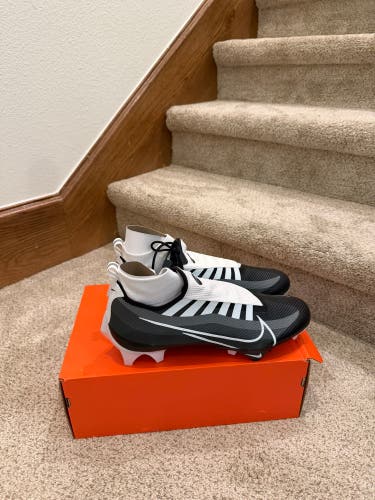 Men's Size M 12.0 (W 13.0) New