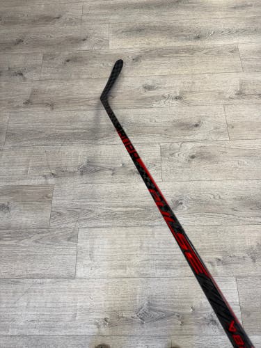Senior Bauer Pulse Right Handed Hockey Stick Toe Pattern 77 Flex Pro Stock (Used)