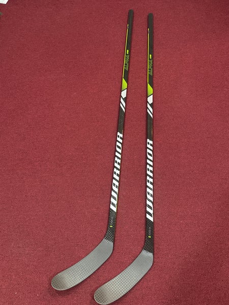2 pack Warrior Alpha LX2 Right Handed Hockey Stick W28M 85 Flex (New) Item#PSWR28M