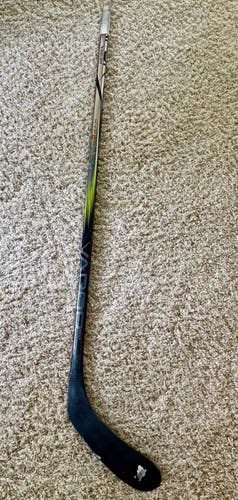 Intermediate Bauer Vapor Hyperlite 2 Right Handed Hockey Stick PP28 55 Flex (Used)
