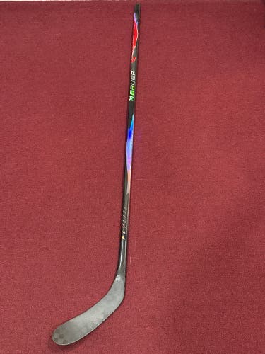 Senior Bauer Vapor League Right Handed Hockey Stick P28 87 Flex (New) Item#TDMZ