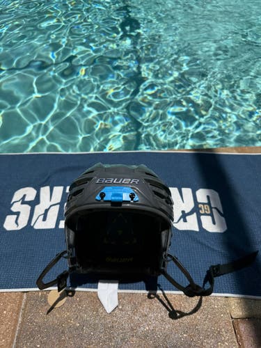 Medium Bauer Re-Akt 150 Helmet (Used)