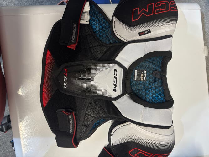 Large Junior CCM JetSpeed FT8 Shoulder Pads (New)